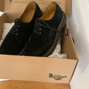 DR. MARTEN 3 EYE 1461 OXFORDS- UNISEX AND LIKE NEW